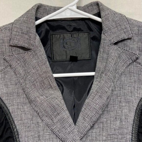 Y2K Bebe Blazer Blouse Women's 6 Black Gray Fitted Short Sleeve Button Front EUC - Picture 4 of 9